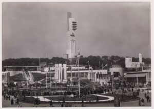 Black & white photo of 1938 Empire Exhibition with Tait Tower in centre.